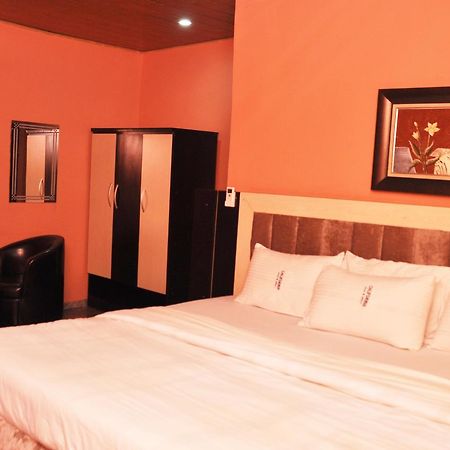 California Garden, Hotel & Suites Onitsha  Exterior photo