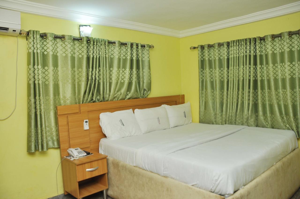 California Garden, Hotel & Suites Onitsha  Exterior photo